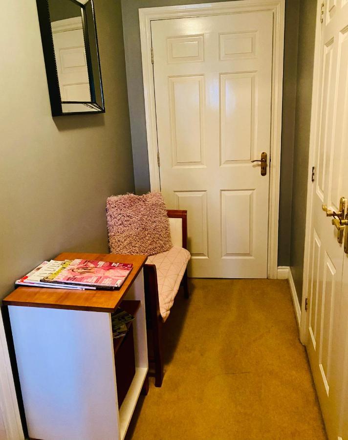 Apartment Modern Ground Floor With Free Parking Very Near Centre *